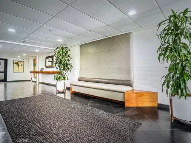 750 N Kings 105, Los Angeles, California 90069