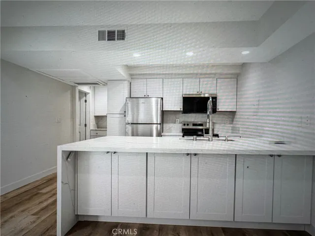 750 N Kings 105, Los Angeles, California 90069