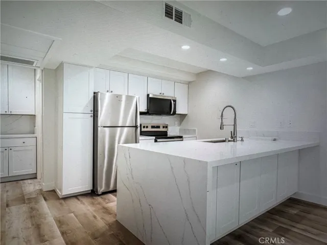 750 N Kings 105, Los Angeles, California 90069