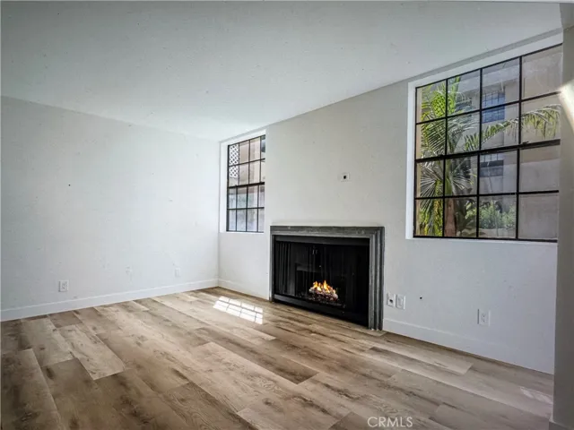 750 N Kings 105, Los Angeles, California 90069