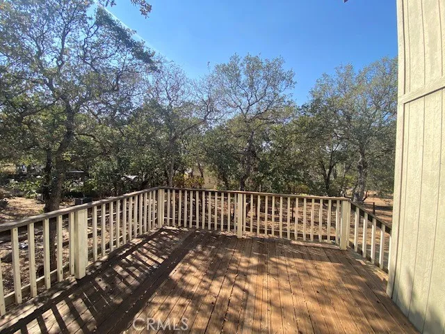 Large rear deck off kitchen area