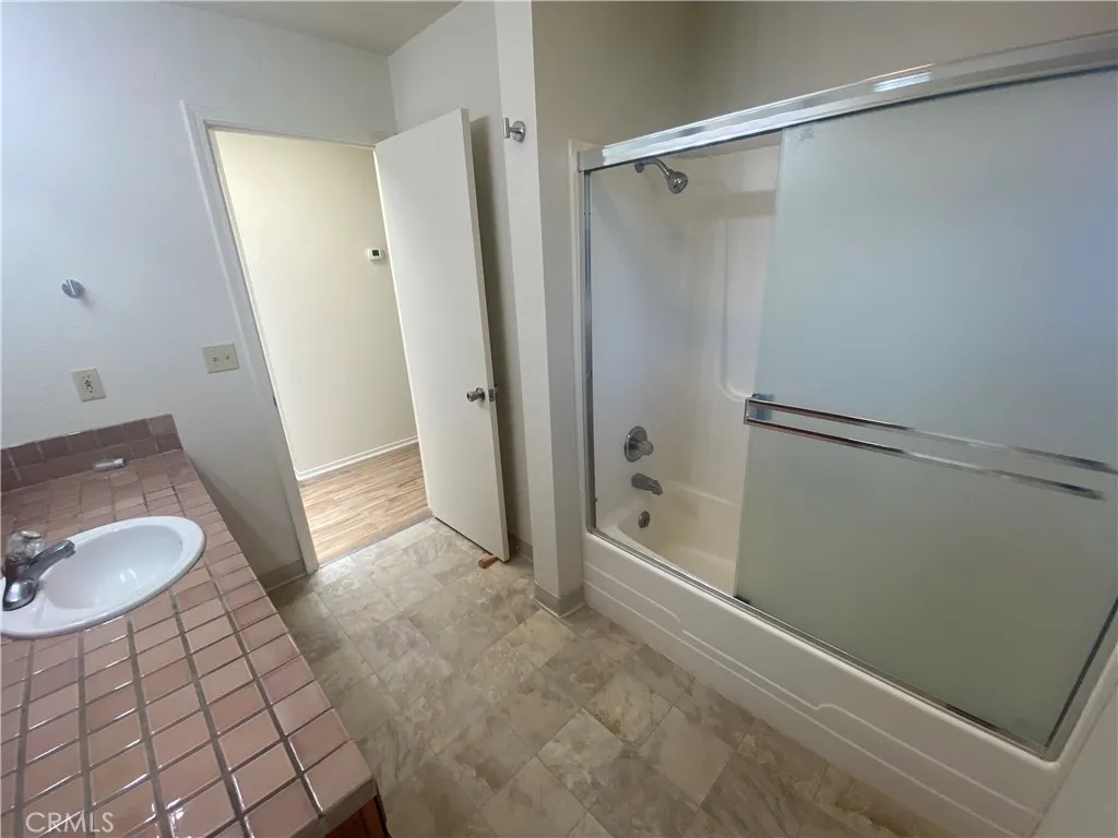 Hall bathroom.