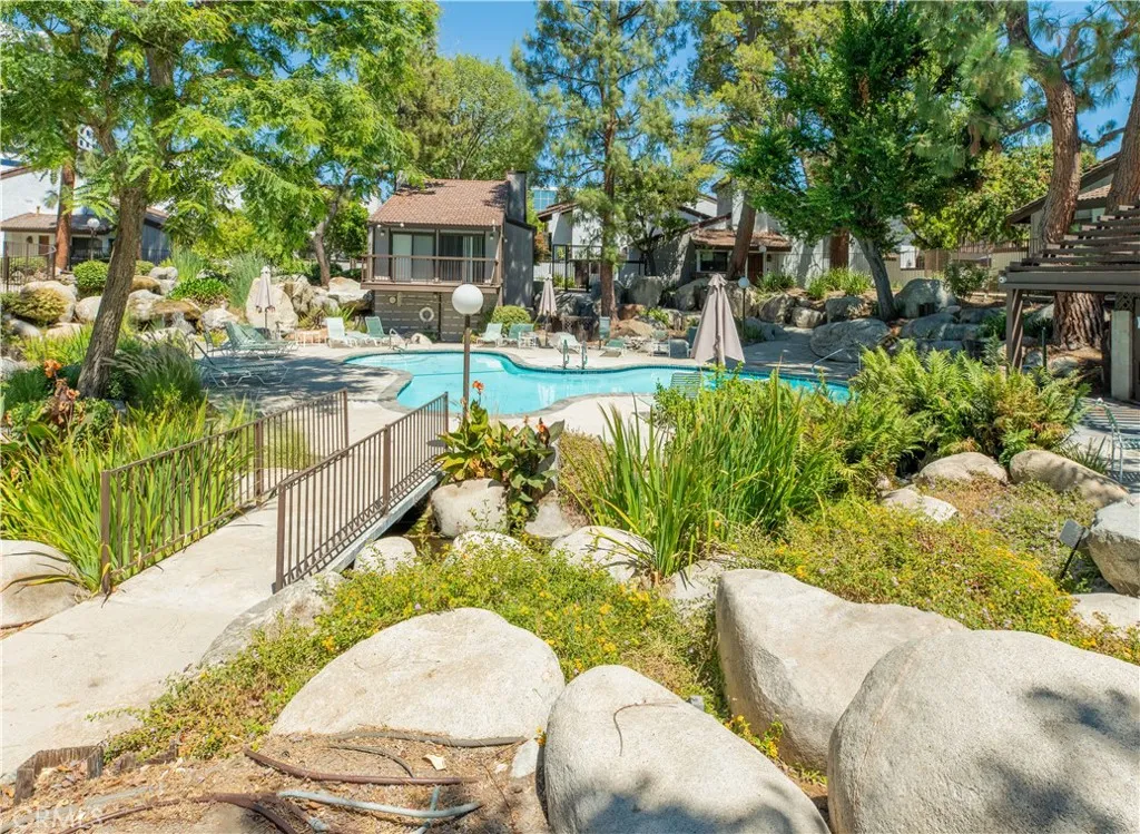 Community pool & spa