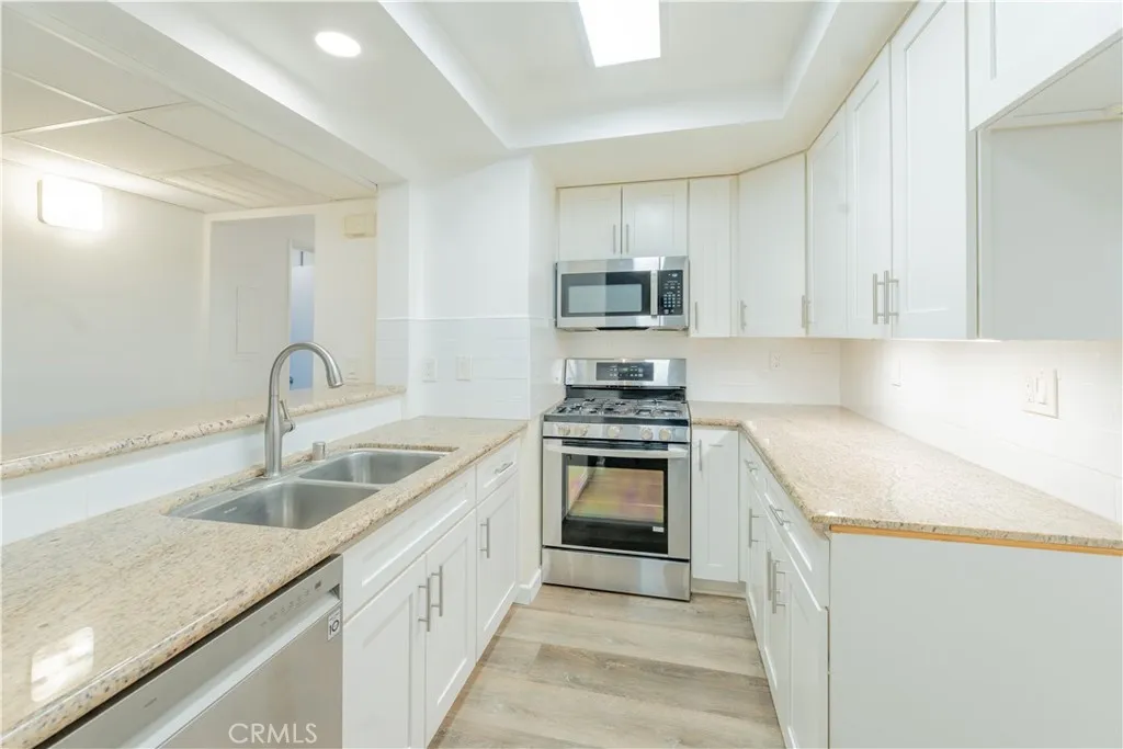 6275 Canoga 61, Woodland Hills, California 91367 — photo 5