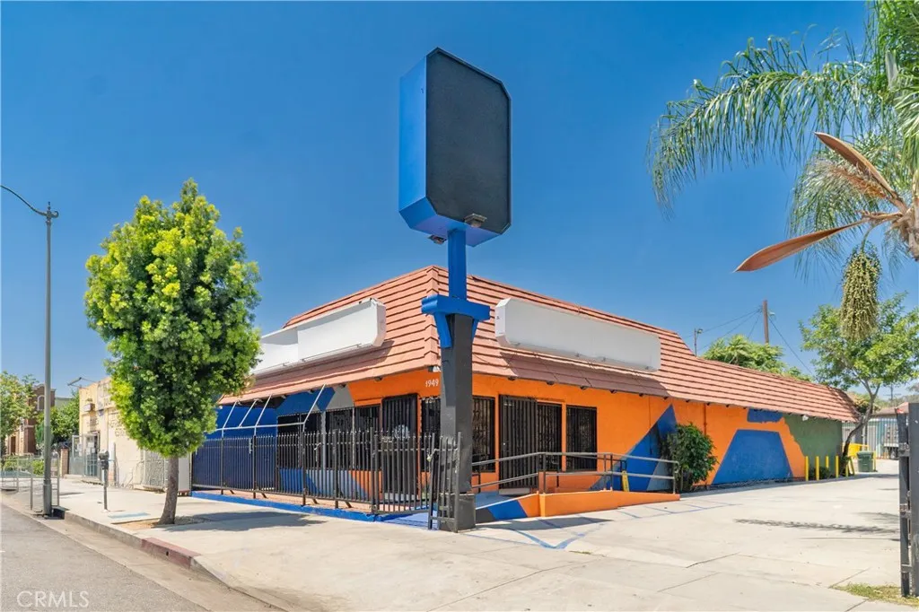 1949 E 1st