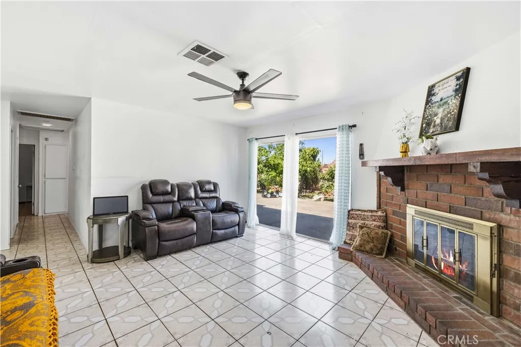 38442 3rd St E E, Palmdale, California 93550 — photo 5