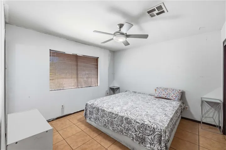 38442 3rd St E E, Palmdale, California 93550