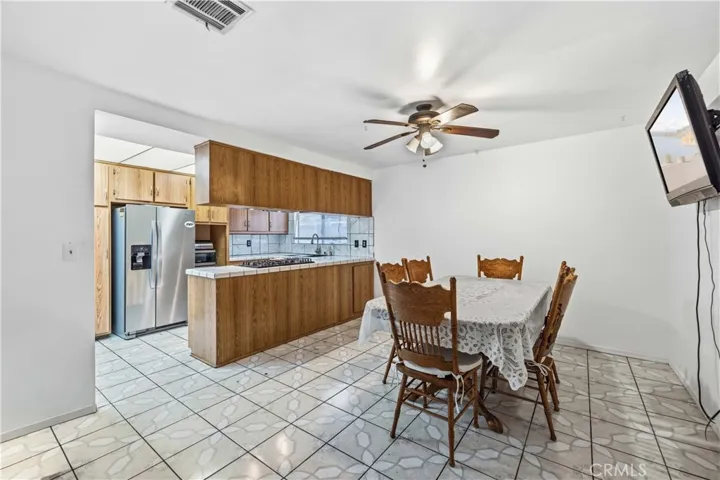 38442 3rd St E E, Palmdale, California 93550