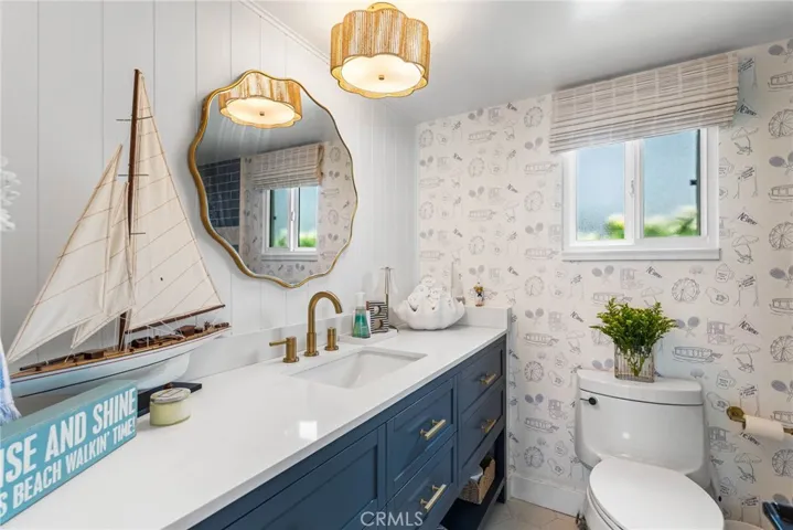 8 Saratoga, Newport Beach, California 92660