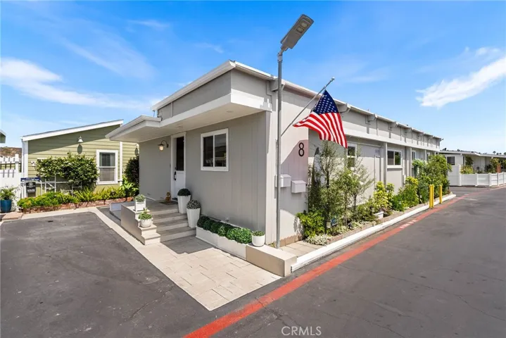 8 Saratoga, Newport Beach, California 92660