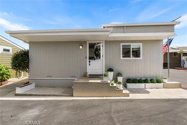 8 Saratoga, Newport Beach, California 92660