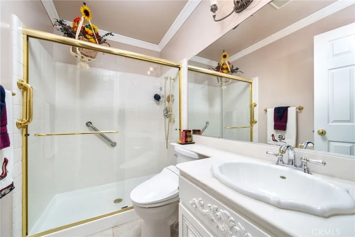 downstairs full bathroom