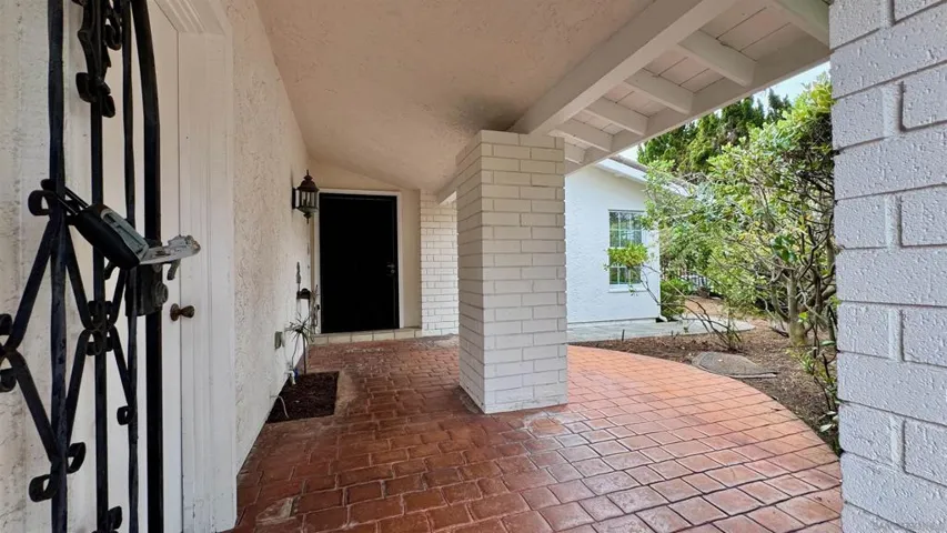 8223 Caminito Locayo, La Jolla, California 92037