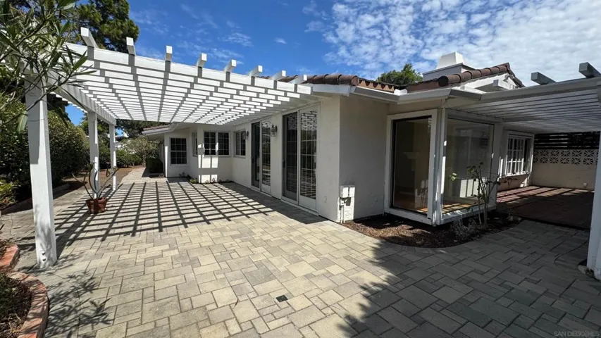 8223 Caminito Locayo, La Jolla, California 92037