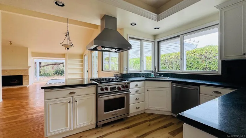 8223 Caminito Locayo, La Jolla, California 92037