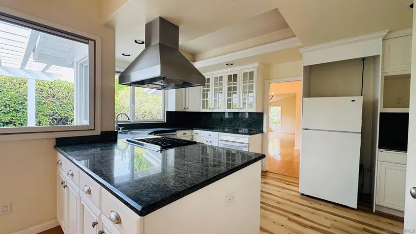 8223 Caminito Locayo, La Jolla, California 92037