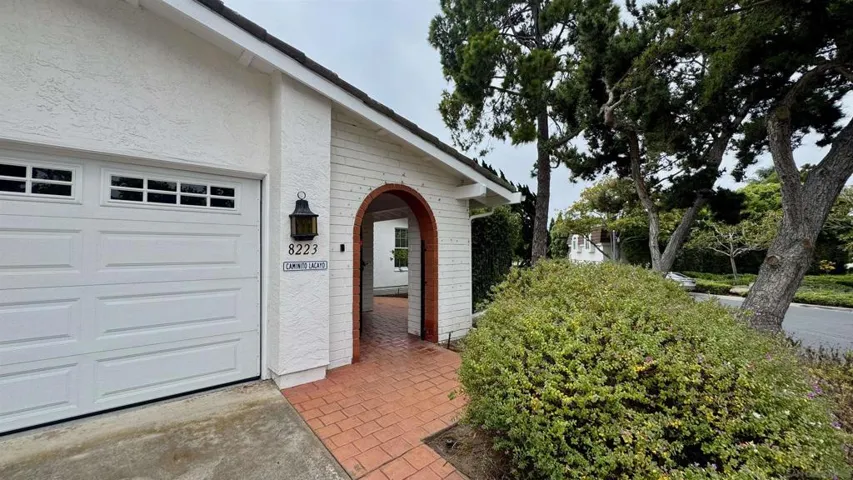 8223 Caminito Locayo, La Jolla, California 92037