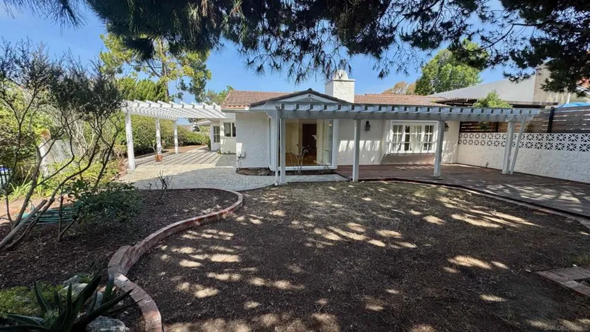 8223 Caminito Locayo, La Jolla, California 92037