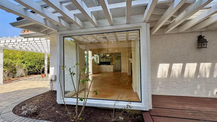 8223 Caminito Locayo, La Jolla, California 92037