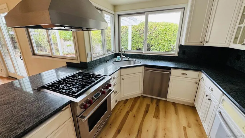 8223 Caminito Locayo, La Jolla, California 92037