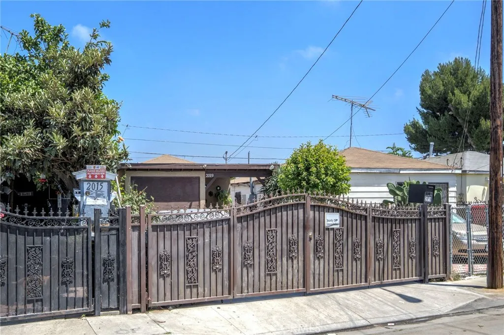 2019 E Shauer, Compton, California 90222 — photo 5