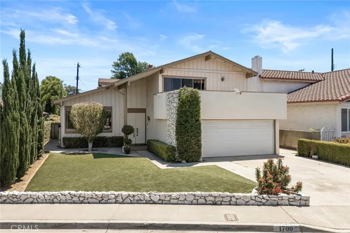 Tri Level POOL Home in desirable "The Groves" neighborhood