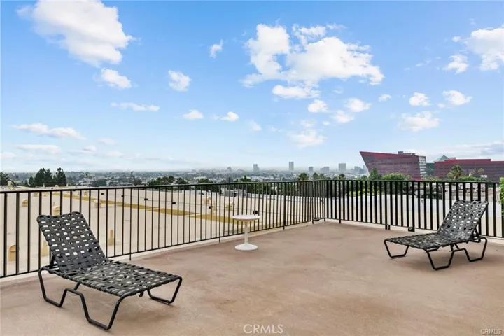 960 Larrabee, West Hollywood, California 90069