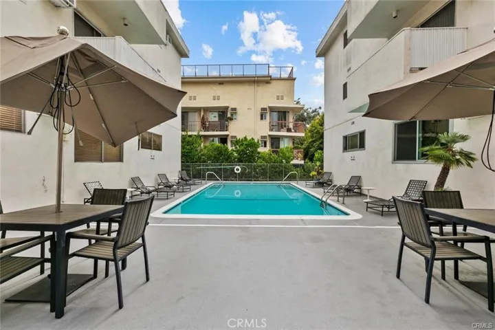 960 Larrabee, West Hollywood, California 90069