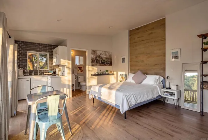 3866 Alta Mesa Drive, Studio City, California 91604