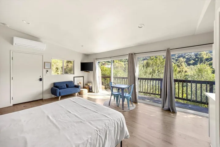 3866 Alta Mesa Drive, Studio City, California 91604