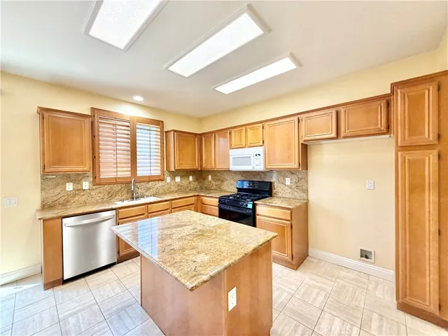 31165 Hidden Lake Road, Murrieta, California 92563