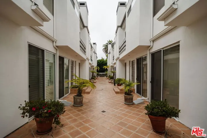913 Euclid Street 5, Santa Monica, California 90403