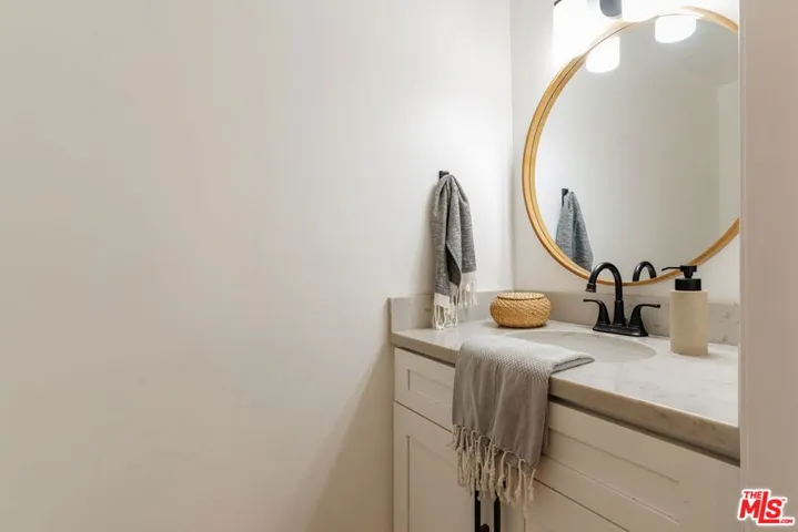 913 Euclid Street 5, Santa Monica, California 90403