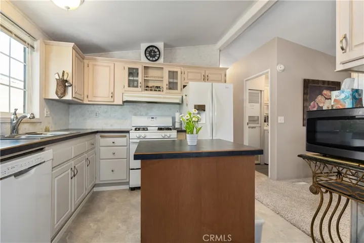 1215 El Camino Real 61, Atascadero, California 93422