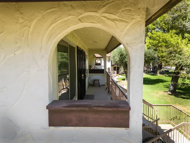 Exterior 05