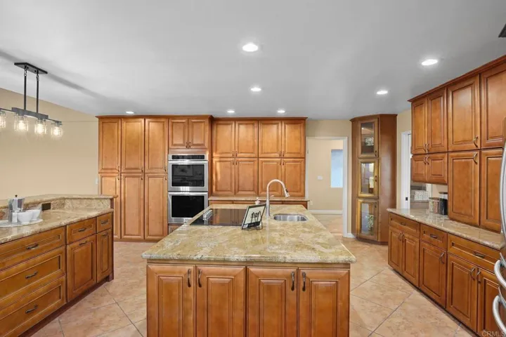 30603 Roadrunner, Valley Center, California 92082