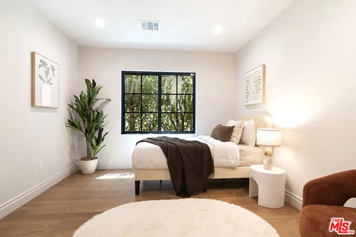 6417 Lindenhurst Avenue, Los Angeles, California 90048