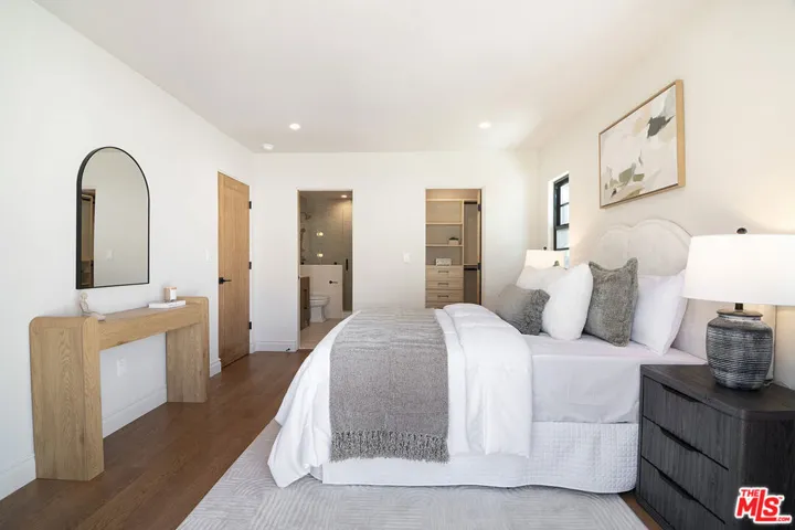 6417 Lindenhurst Avenue, Los Angeles, California 90048