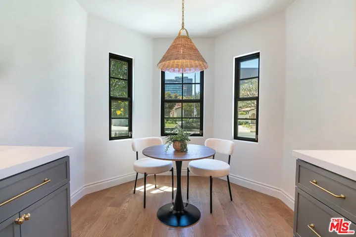 6417 Lindenhurst Avenue, Los Angeles, California 90048