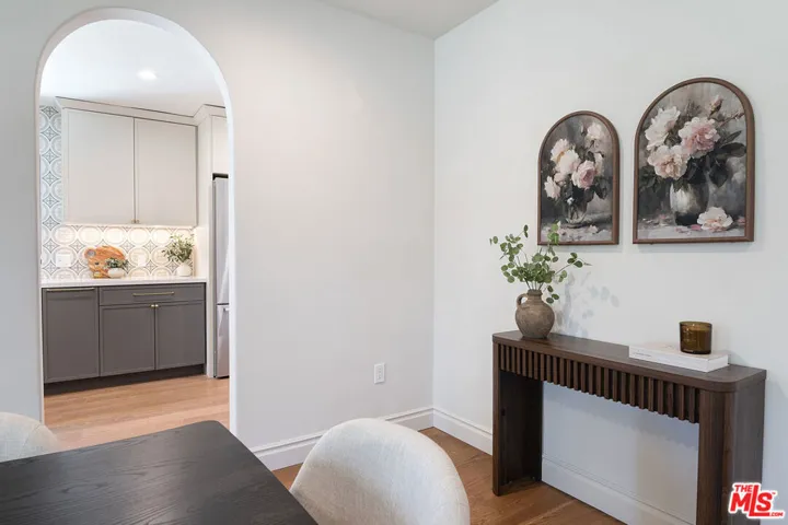 6417 Lindenhurst Avenue, Los Angeles, California 90048