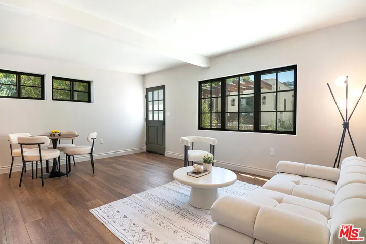 6417 Lindenhurst Avenue, Los Angeles, California 90048
