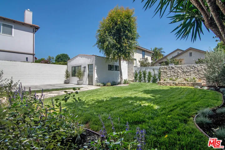 6417 Lindenhurst Avenue, Los Angeles, California 90048