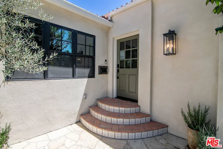 6417 Lindenhurst Avenue, Los Angeles, California 90048