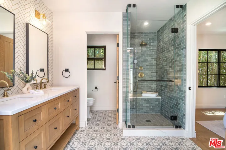 6417 Lindenhurst Avenue, Los Angeles, California 90048