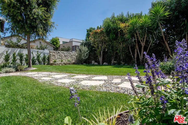 6417 Lindenhurst Avenue, Los Angeles, California 90048
