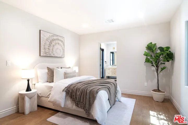 6417 Lindenhurst Avenue, Los Angeles, California 90048