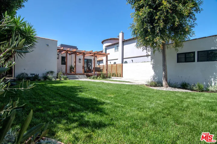 6417 Lindenhurst Avenue, Los Angeles, California 90048