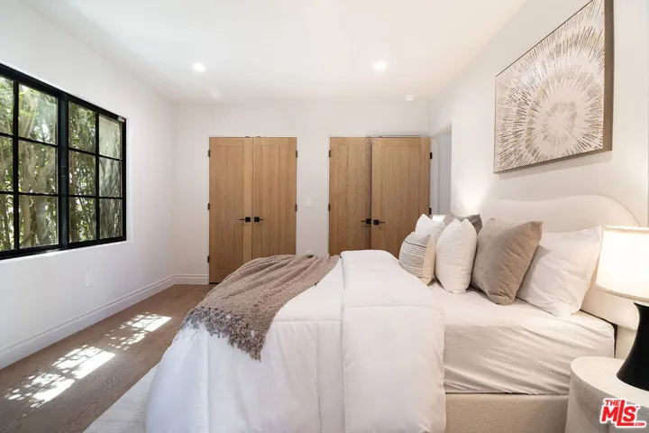 6417 Lindenhurst Avenue, Los Angeles, California 90048