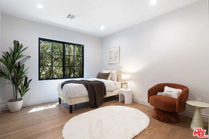 6417 Lindenhurst Avenue, Los Angeles, California 90048