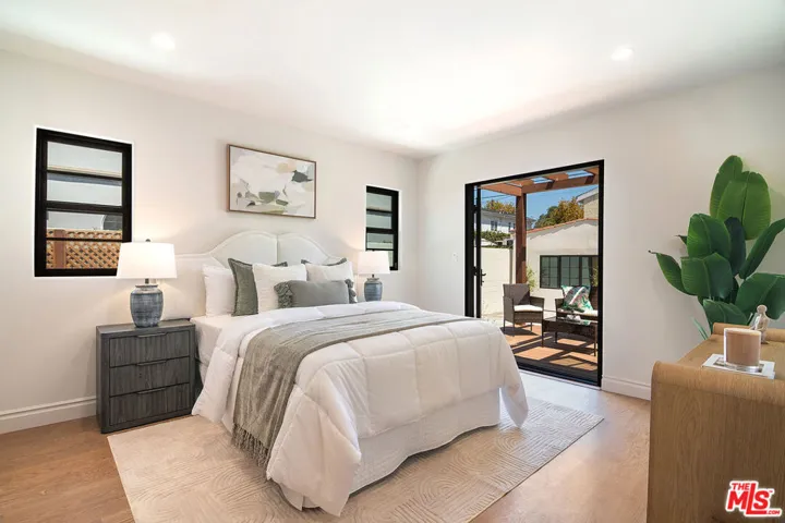 6417 Lindenhurst Avenue, Los Angeles, California 90048